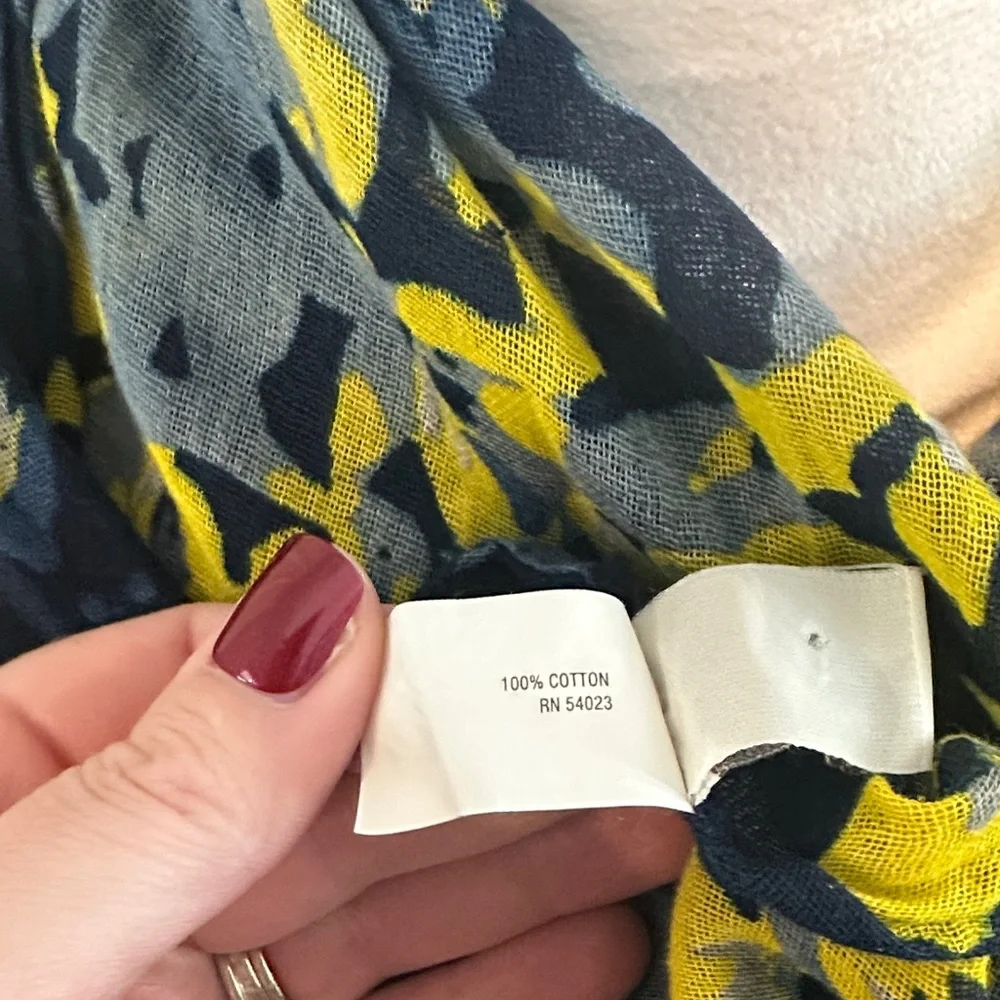 Old Navy Watercolor Floral Print Navy/Blue/Yellow Scarf‎